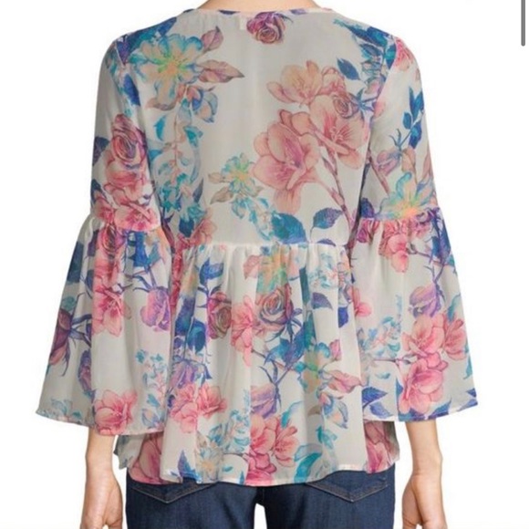 Show me your mumu S bell sleeve with lace up - Picture 3 of 6